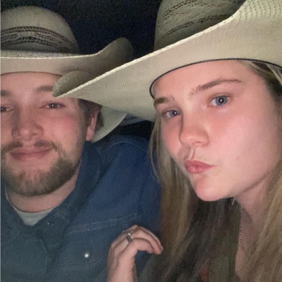 Meet your Posher, Kenzy - Picture 1 of 1